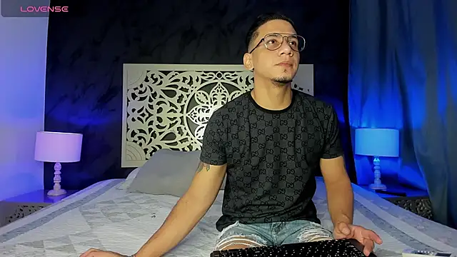 Snapshot of JoshMillerr_ chatting on January 18, 12:04 pm JoshMillerr online show from January 18, 12:04 pm