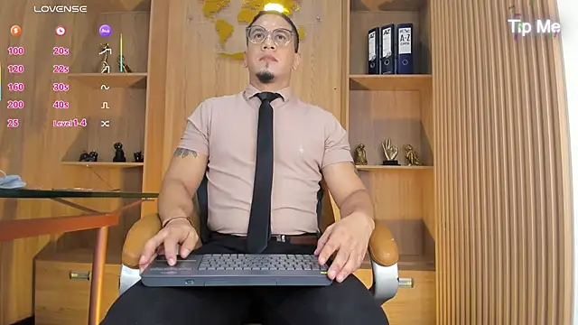 JoshMillerr  online show from June 10, 7:03 pm