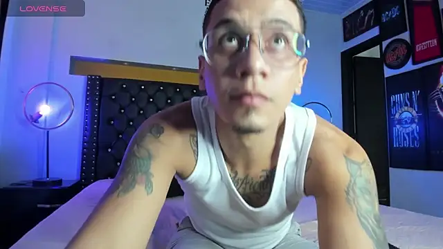 Snapshot of JoshMillerr_ chatting on February 13, 6:38 pm JoshMillerr online show from February 13, 6:38 pm