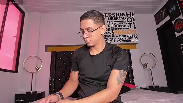 Snapshot of JoshMillerr_ chatting on March 18, 7:44 pm JoshMillerr online show from March 18, 7:44 pm