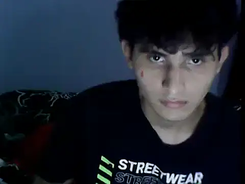Snapshot of Charley_quin chatting on December 15, 12:40 am Charley quin online show from December 15, 12:40 am