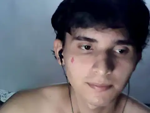 Snapshot of Charley_quin chatting on February 16, 11:37 pm Charley quin online show from February 16, 11:37 pm