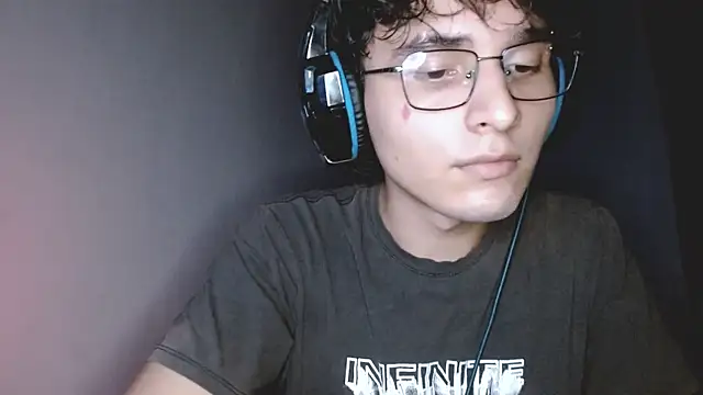 Snapshot of Charley_quin chatting on October 3, 3:11 am Charley quin online show from October 3, 3:11 am