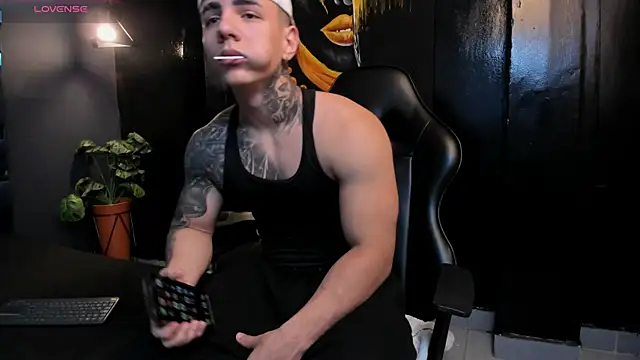 Flynn Riider online show from November 19, 5:35 pm