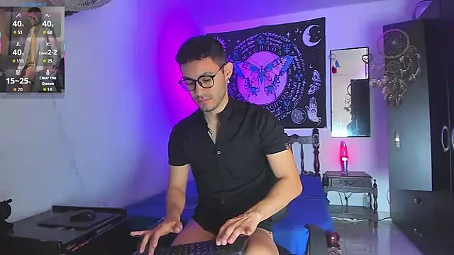 Snapshot of alexdesire chatting on October 28, 2:19 pm alexdesire online show from October 28, 2:19 pm