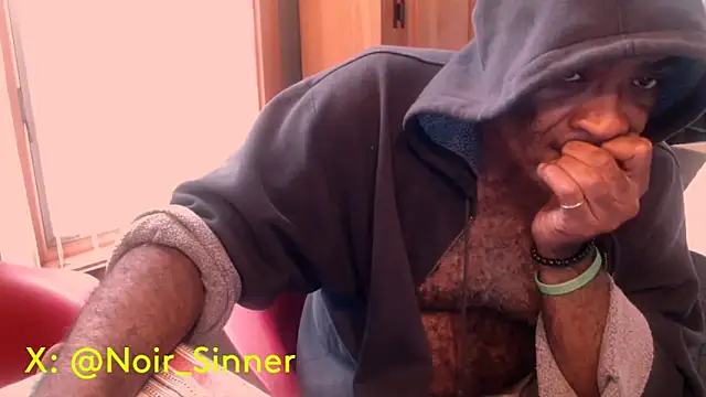 Snapshot of sinnernoir chatting on October 18, 8:58 pm sinnernoir online show from October 18, 8:58 pm