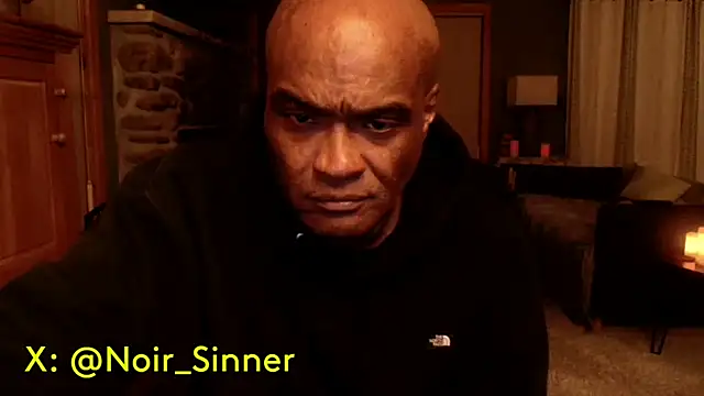 Snapshot of sinnernoir chatting on October 24, 1:29 am sinnernoir online show from October 24, 1:29 am