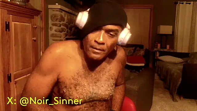 Snapshot of sinnernoir chatting on October 25, 9:33 am sinnernoir online show from October 25, 9:33 am