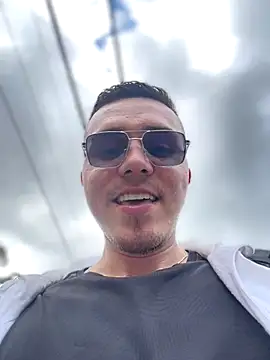 Snapshot of adam-rivera chatting on October 16, 7:33 pm adam-rivera online show from October 16, 7:33 pm