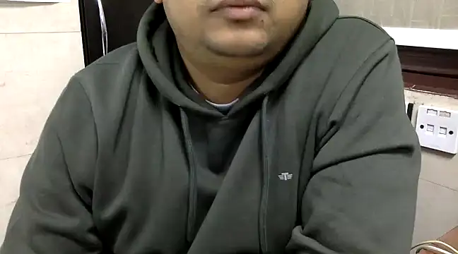 Snapshot of simpleguy1011 chatting on December 27, 4:33 pm simpleguy1011 online show from December 27, 4:33 pm