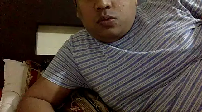 Snapshot of simpleguy1011 chatting on February 3, 7:31 pm simpleguy1011 online show from February 3, 7:31 pm