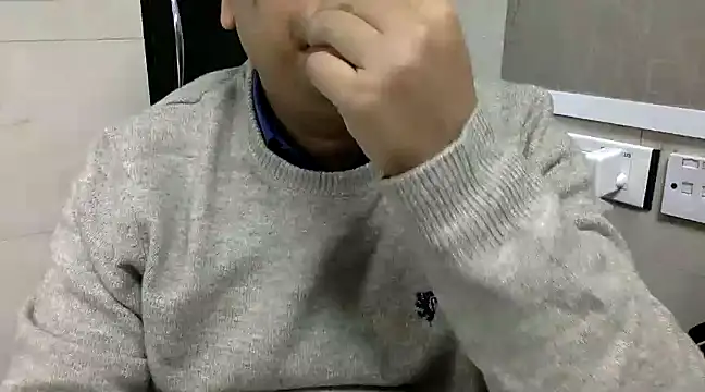 Snapshot of simpleguy1011 chatting on December 24, 4:19 pm simpleguy1011 online show from December 24, 4:19 pm