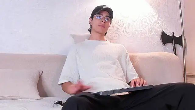 JoshRashfordd online show from October 31, 9:40 pm