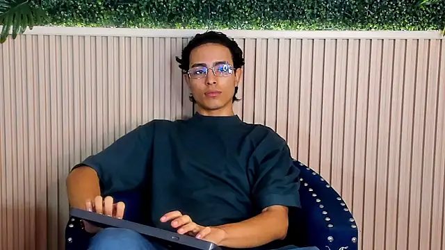 Snapshot of JoshRashfordd chatting on October 5, 1:26 pm JoshRashfordd online show from October 5, 1:26 pm