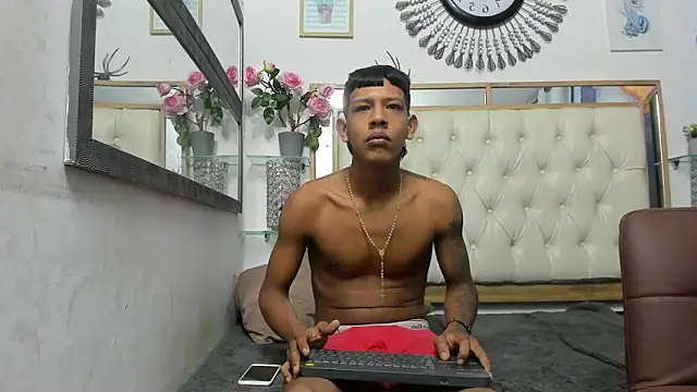 Snapshot of mr_stiven_ chatting on December 18, 3:37 am mr stiven online show from December 18, 3:37 am