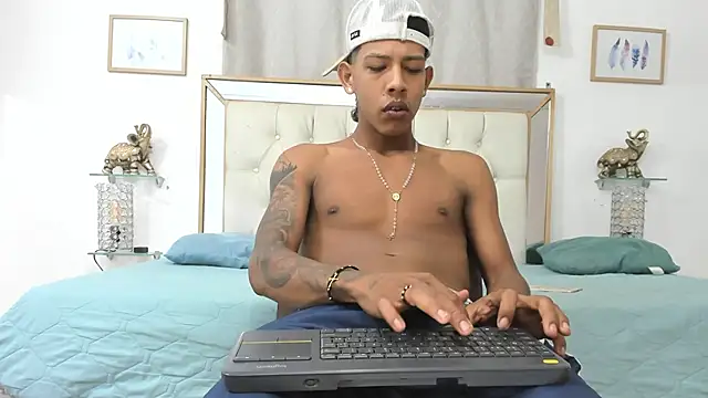 Snapshot of mr_stiven_ chatting on December 17, 3:17 am mr stiven online show from December 17, 3:17 am