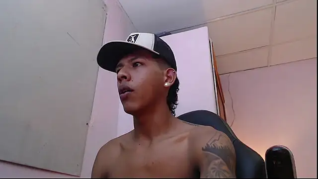 Snapshot of mr_stiven_ chatting on January 3, 9:36 am mr stiven online show from January 3, 9:36 am