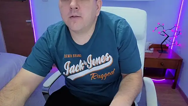 Snapshot of JasonJacks chatting on October 13, 3:45 am JasonJacks online show from October 13, 3:45 am