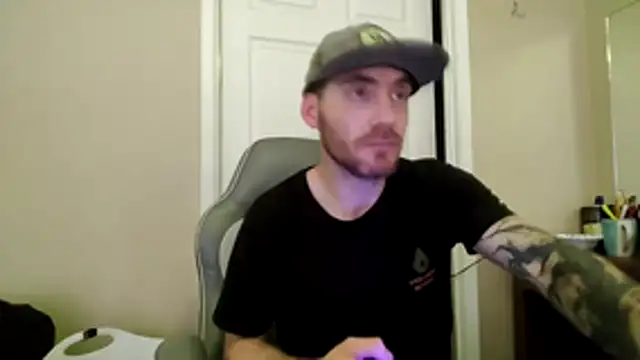 Huntzg23 online show from April 22, 5:46 am