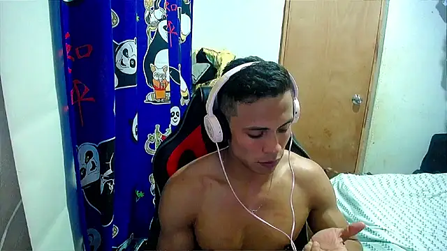Snapshot of Willy_Mate chatting on December 26, 4:21 am Willy Mate online show from December 26, 4:21 am