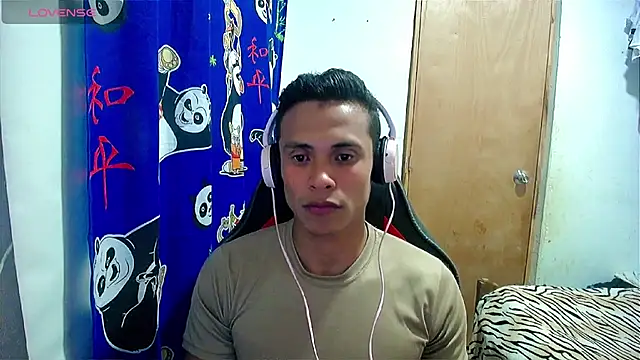 Snapshot of Willy_Mate chatting on December 18, 4:42 am Willy Mate online show from December 18, 4:42 am