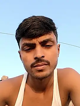 Snapshot of Suraj223kumar chatting on October 9, 12:59 am Suraj223kumar online show from October 9, 12:59 am
