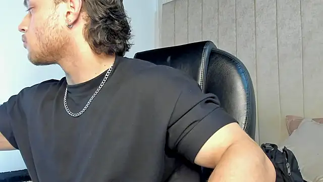 Snapshot of jeicob_gagnon chatting on October 12, 8:52 am jeicob gagnon online show from October 12, 8:52 am