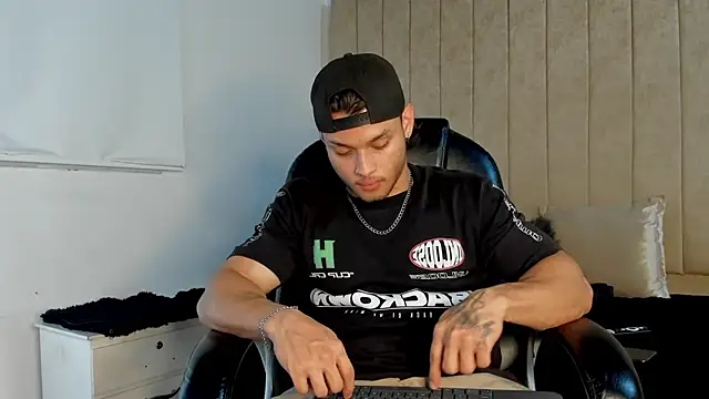 Snapshot of jeicob_gagnon chatting on October 7, 9:24 am jeicob gagnon online show from October 7, 9:24 am