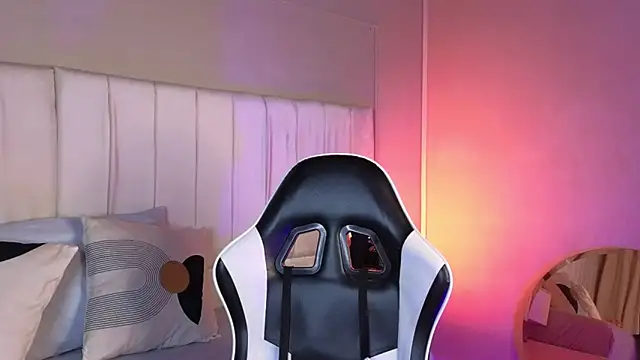 Samir bear online show from April 20, 1:02 pm