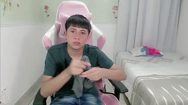 Snapshot of didier_king_ chatting on January 25, 3:30 pm didier king online show from January 25, 3:30 pm