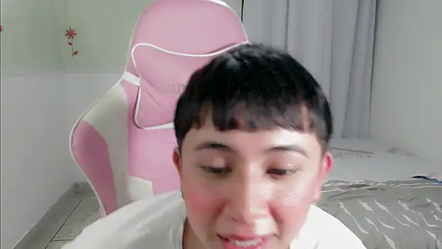 Snapshot of didier_king_ chatting on December 17, 3:39 pm didier king online show from December 17, 3:39 pm