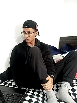 Snapshot of codysmith chatting on December 29, 3:54 am codysmith online show from December 29, 3:54 am