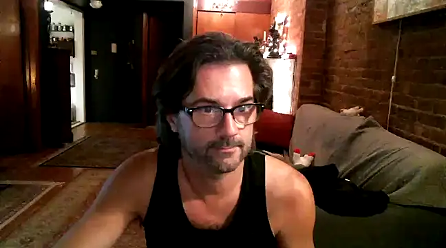 Snapshot of Johnny_Bottoms chatting on December 19, 10:21 pm Johnny Bottoms online show from December 19, 10:21 pm