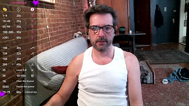 Snapshot of Johnny_Bottoms chatting on March 9, 3:27 pm Johnny Bottoms online show from March 9, 3:27 pm
