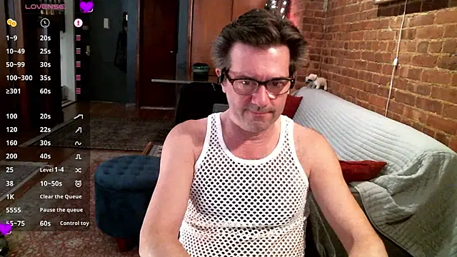 Snapshot of Johnny_Bottoms chatting on March 16, 2:22 pm Johnny Bottoms online show from March 16, 2:22 pm