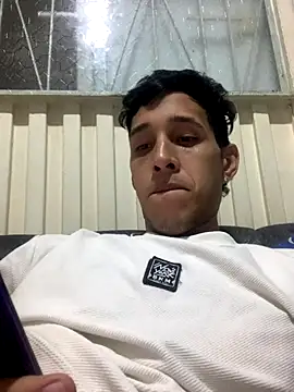 Snapshot of judesmith95 chatting on September 20, 12:32 am judesmith95 online show from September 20, 12:32 am
