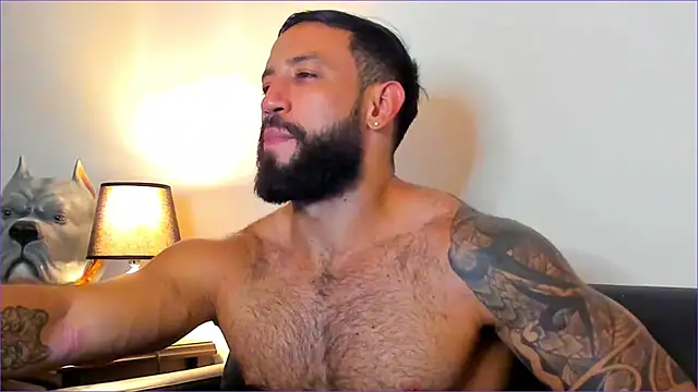 Snapshot of BradLeon_ chatting on October 7, 10:36 pm BradLeon online show from October 7, 10:36 pm