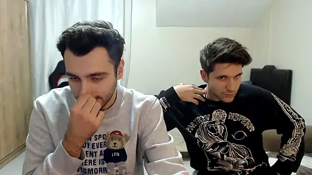 Snapshot of handsomeee04 chatting on October 14, 9:11 pm handsomeee04 online show from October 14, 9:11 pm