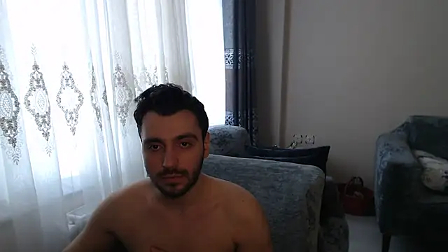 handsomeee04 online show from May 18, 4:07 am