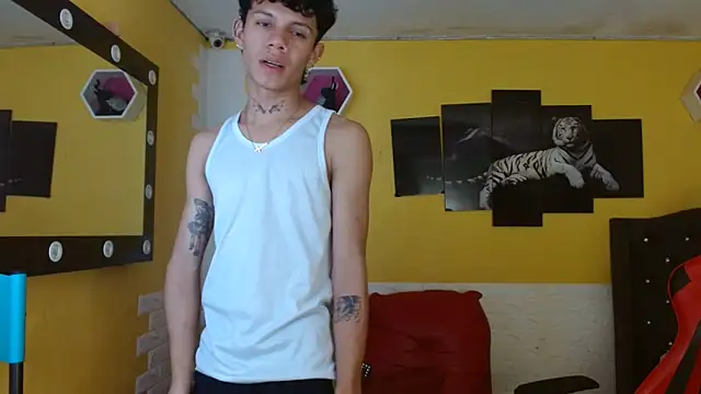 Snapshot of andy_dan18 chatting on September 23, 5:45 pm andy dan18 online show from September 23, 5:45 pm