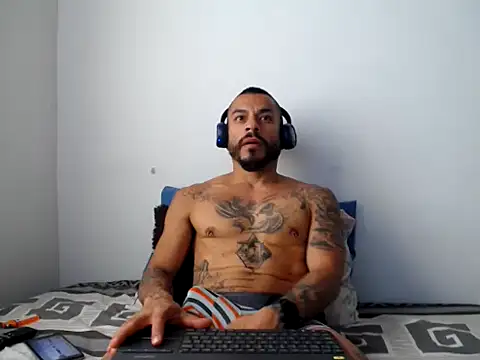 Snapshot of callme_douglas chatting on February 3, 1:51 pm callme douglas online show from February 3, 1:51 pm