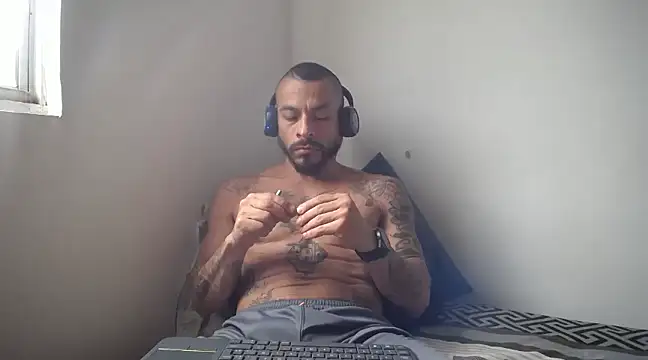 Snapshot of callme_douglas chatting on January 30, 12:59 pm callme douglas online show from January 30, 12:59 pm