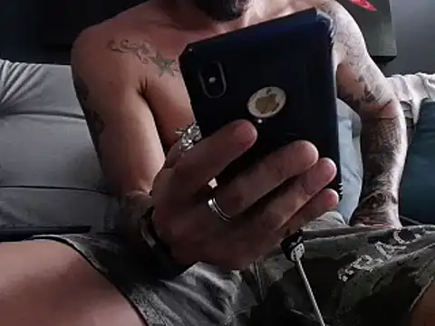 Snapshot of callme_douglas chatting on March 15, 10:11 pm callme douglas online show from March 15, 10:11 pm