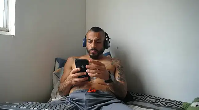 Snapshot of callme_douglas chatting on January 29, 6:39 pm callme douglas online show from January 29, 6:39 pm