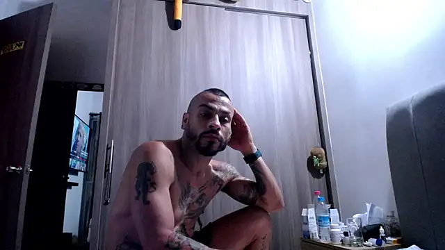Snapshot of callme_douglas chatting on December 31, 1:26 am callme douglas online show from December 31, 1:26 am