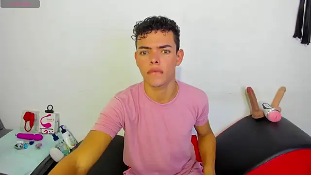 Snapshot of Nijinsky_LatinBoy chatting on December 30, 11:04 am Nijinsky LatinBoy online show from December 30, 11:04 am