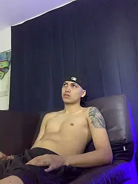 Snapshot of Br4ndxpimm chatting on February 9, 1:46 pm Br4ndxpimm online show from February 9, 1:46 pm