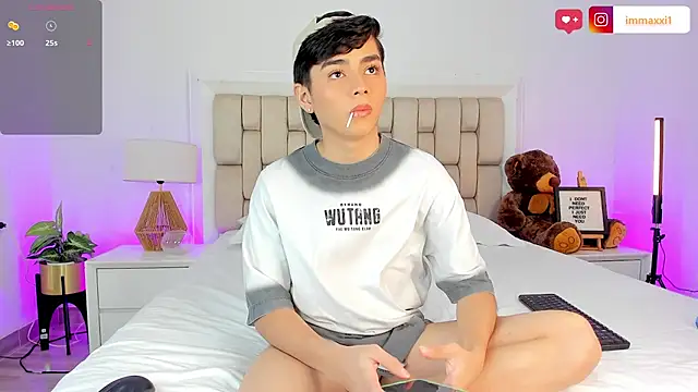 Maxi little online show from November 22, 9:14 pm