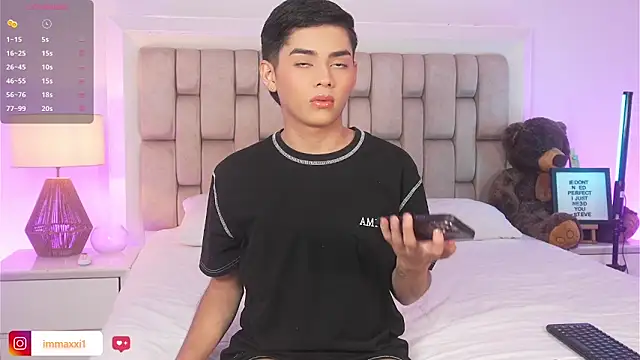 Maxi little online show from February 23, 7:04 pm