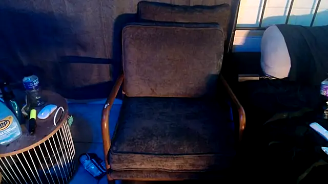 k1oudE online show from April 26, 1:52 pm